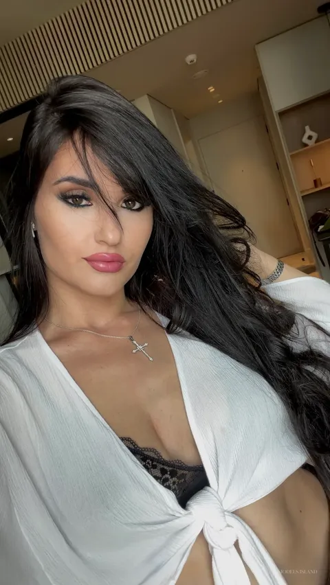 Cristina, female model in Dubai — Models Island F1001 (photo 3)