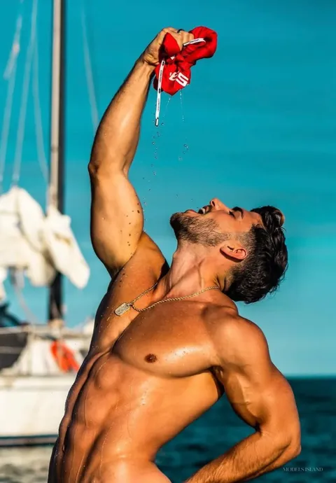 Guillermo, male model in Dubai — Models Island M0386 (photo 8)