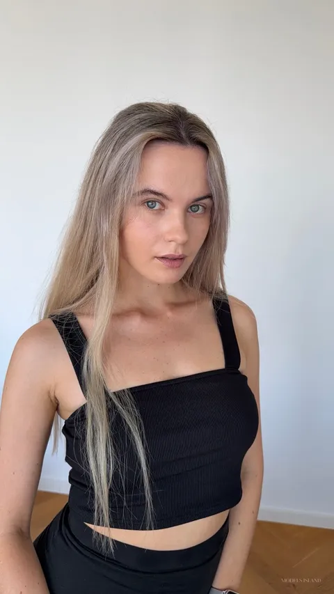 Iana, female model in Dubai — Models Island F1018 (photo 9)