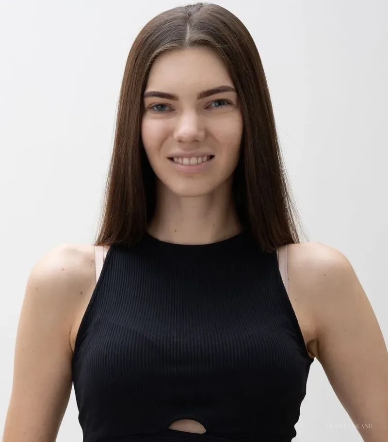 Olesia, female model — Models Island F0200