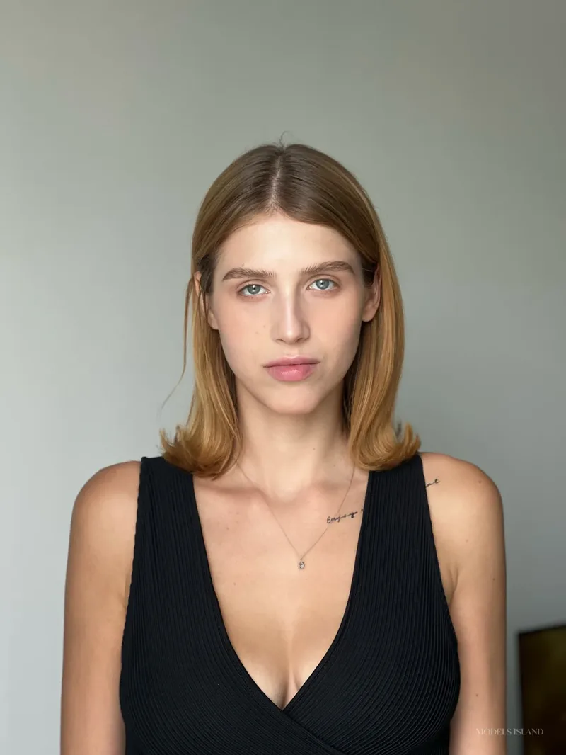 Viktoryia, female model — Models Island F0575