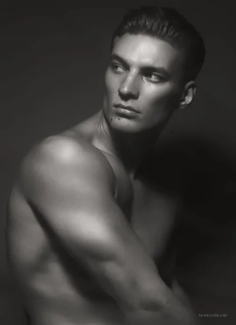 Vadym, male model in Dubai — Models Island M0022 (photo 6)
