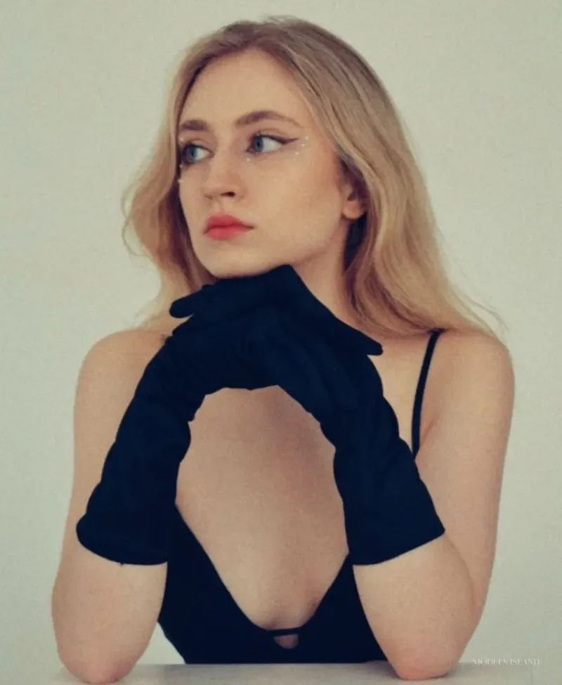 Valeriia, female model — Models Island F0245
