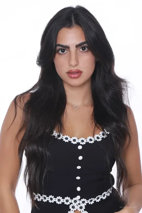 Maria, female model in Dubai — Models Island F0998 (photo 9)